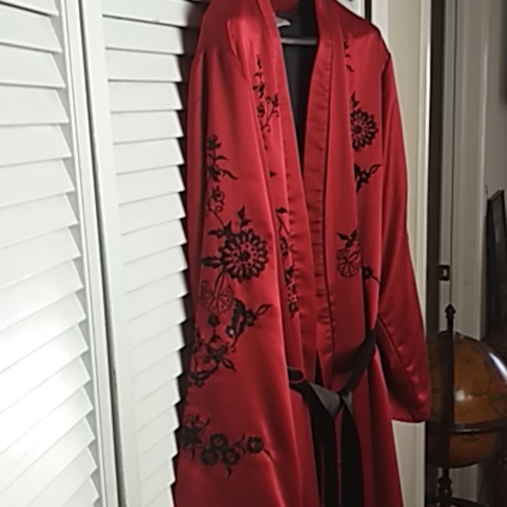 CABERNET Sleepwear-Robe - Picture 3 of 10